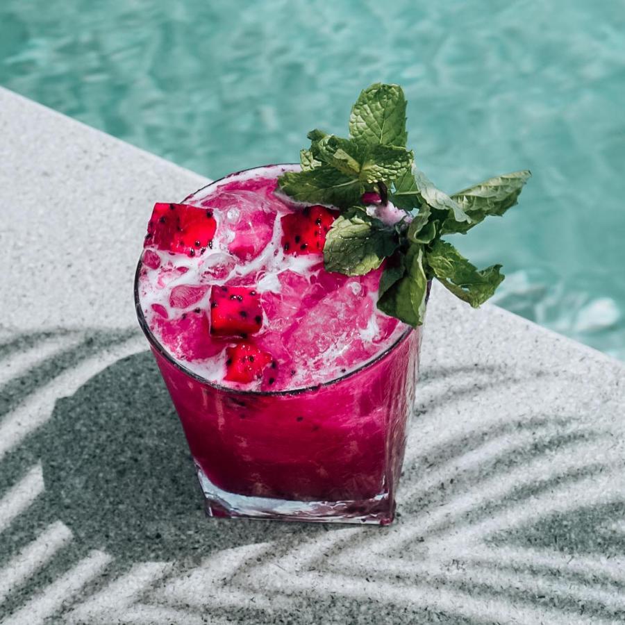 Swell Hotel, Pool Bar & Restaurant Asrama *