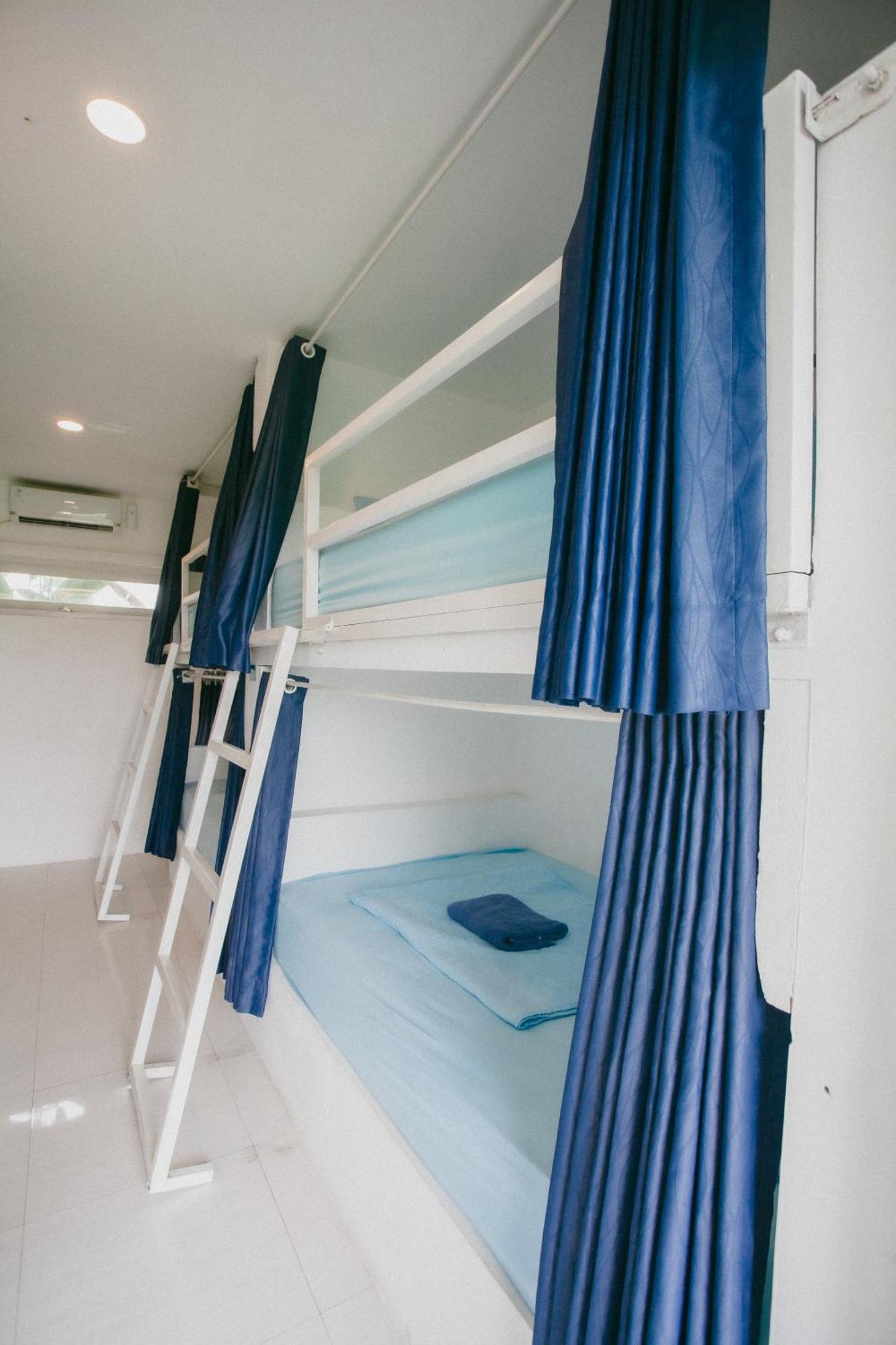 Swell Hotel, Pool Bar & Restaurant Hostel Tanah Lot
