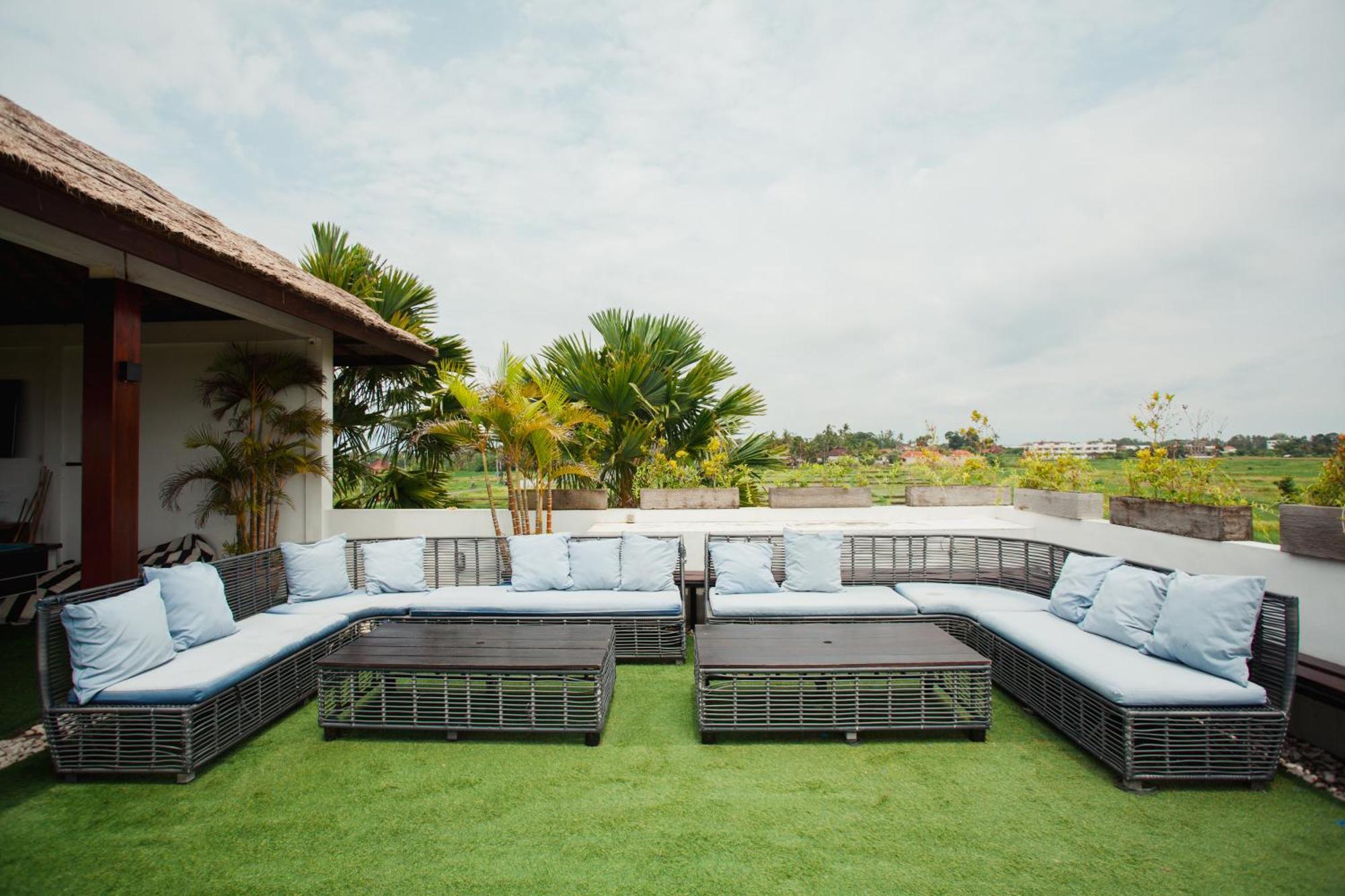 Swell Hotel, Pool Bar & Restaurant Hostel Tanah Lot