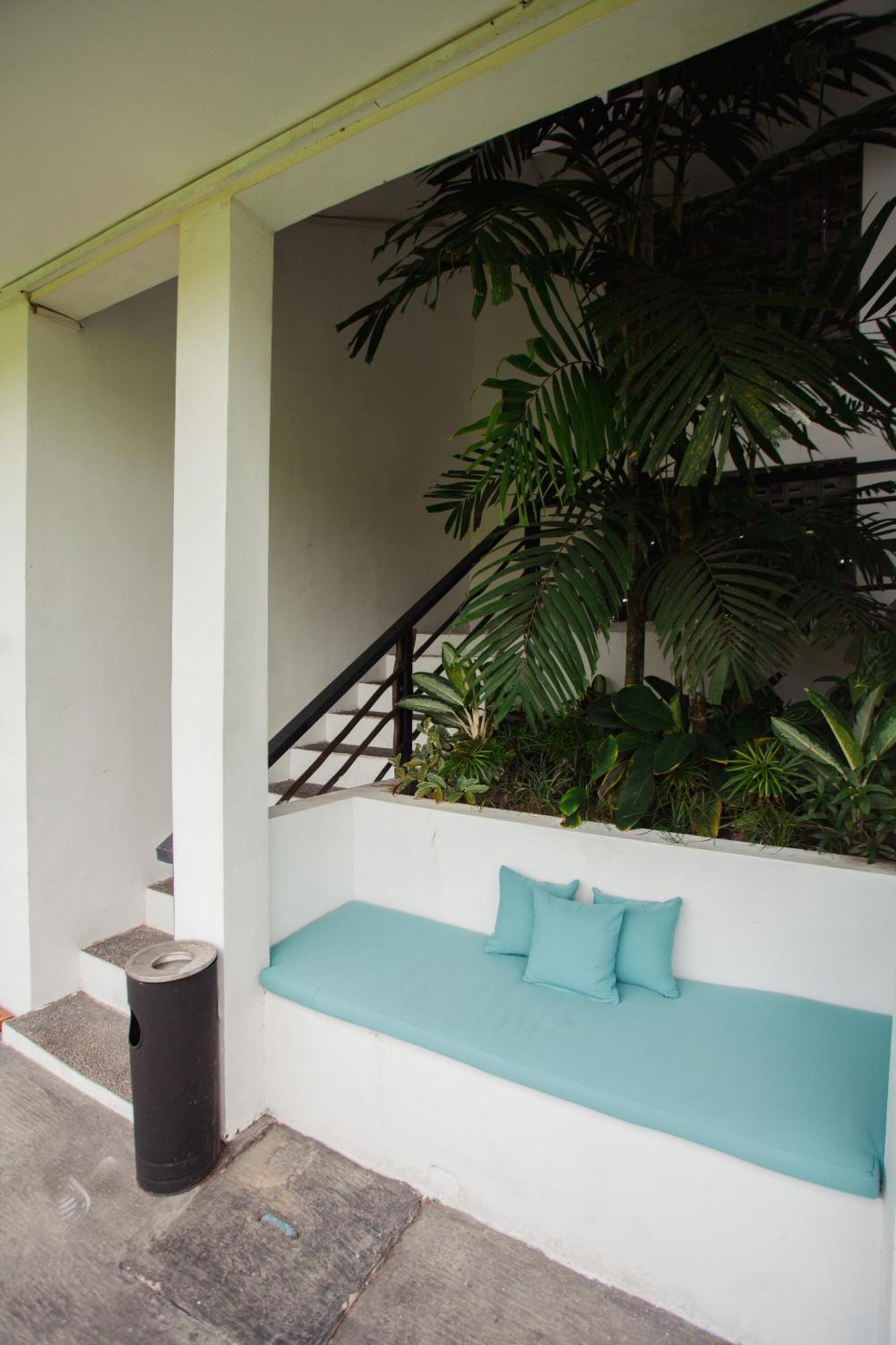 Swell Hotel, Pool Bar & Restaurant Hostel