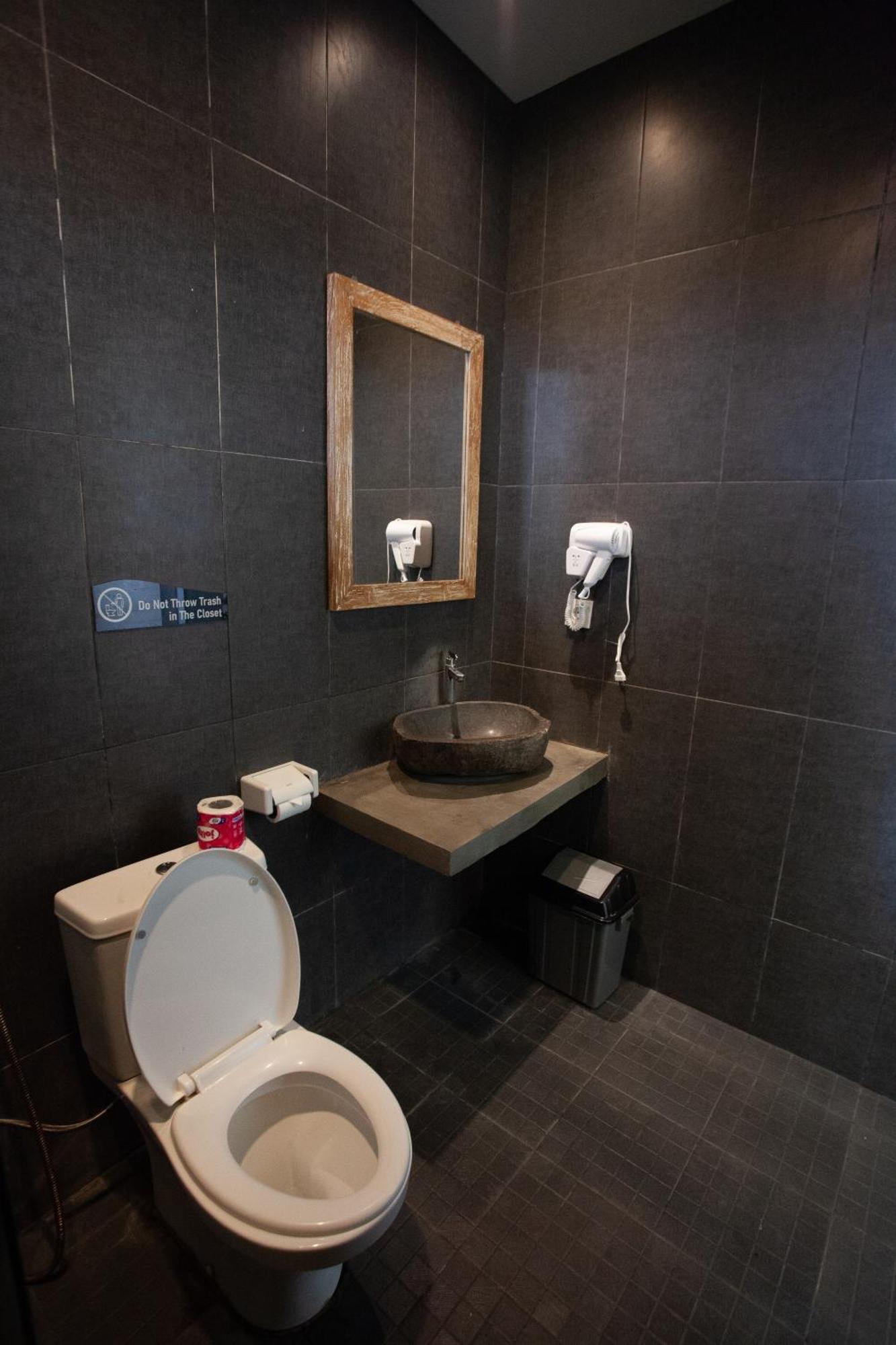 Swell Hotel, Pool Bar & Restaurant Hostel