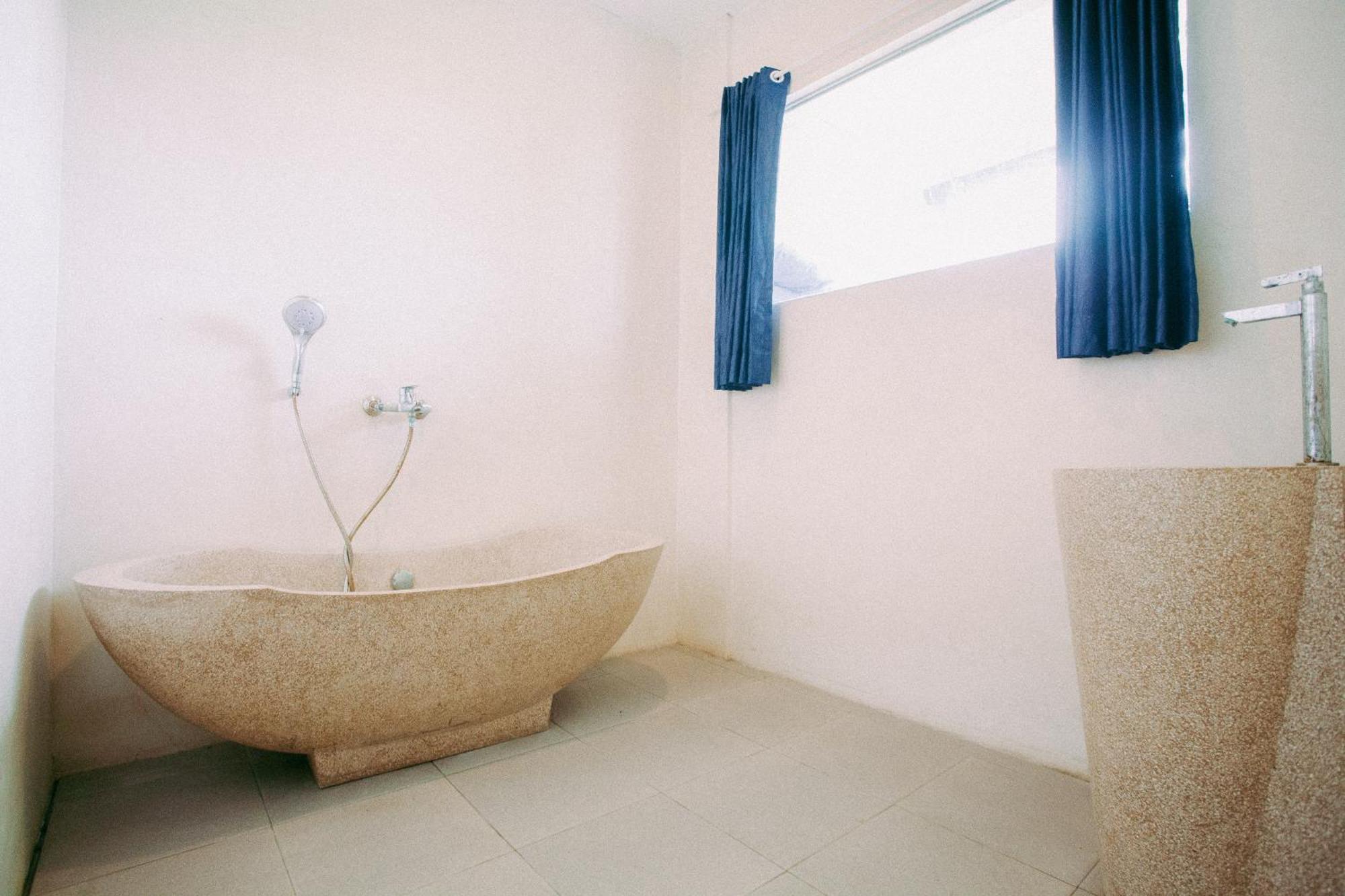 Swell Hotel, Pool Bar & Restaurant Tanah Lot (Bali)