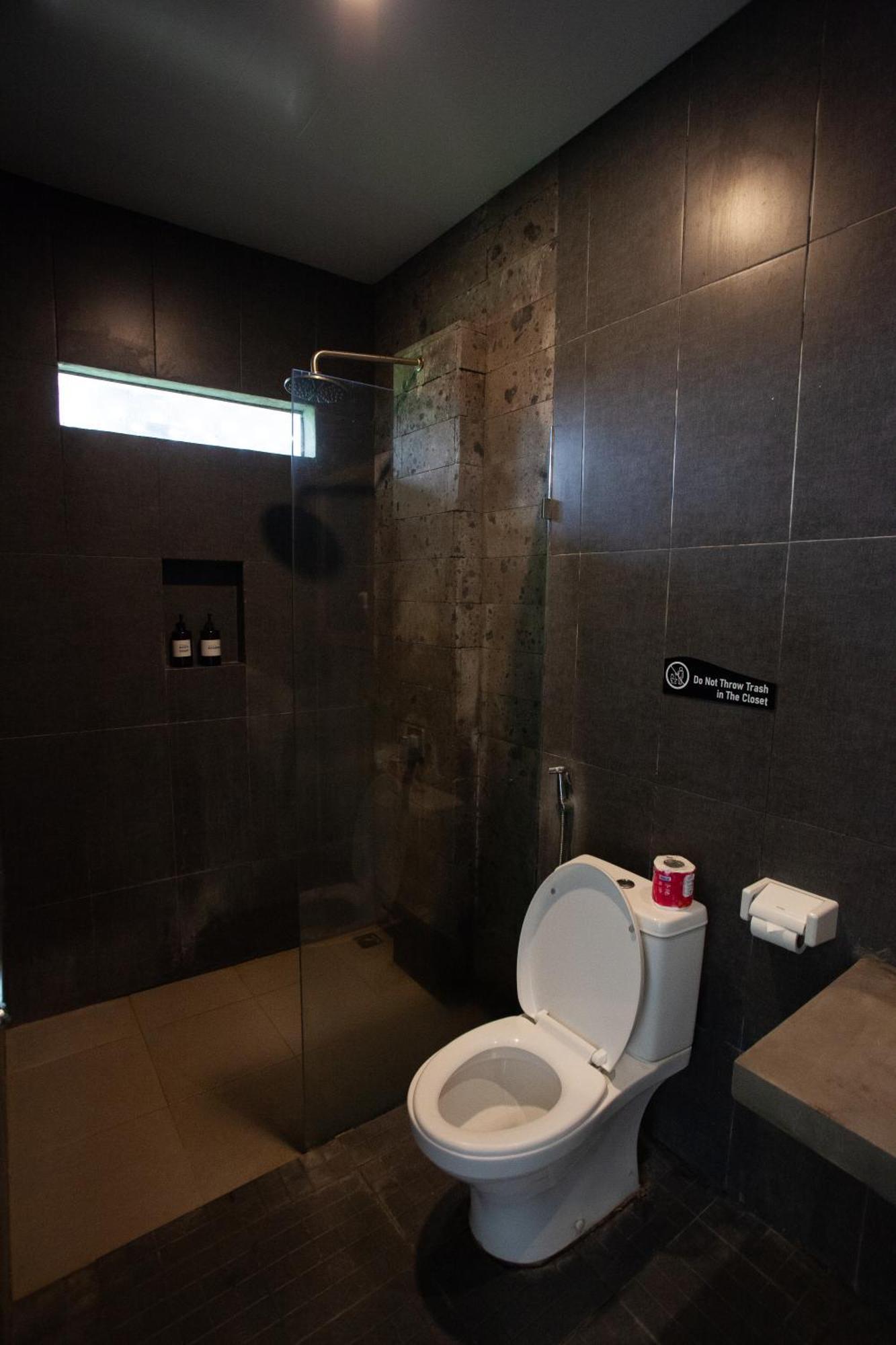 Swell Hotel, Pool Bar & Restaurant Hostel